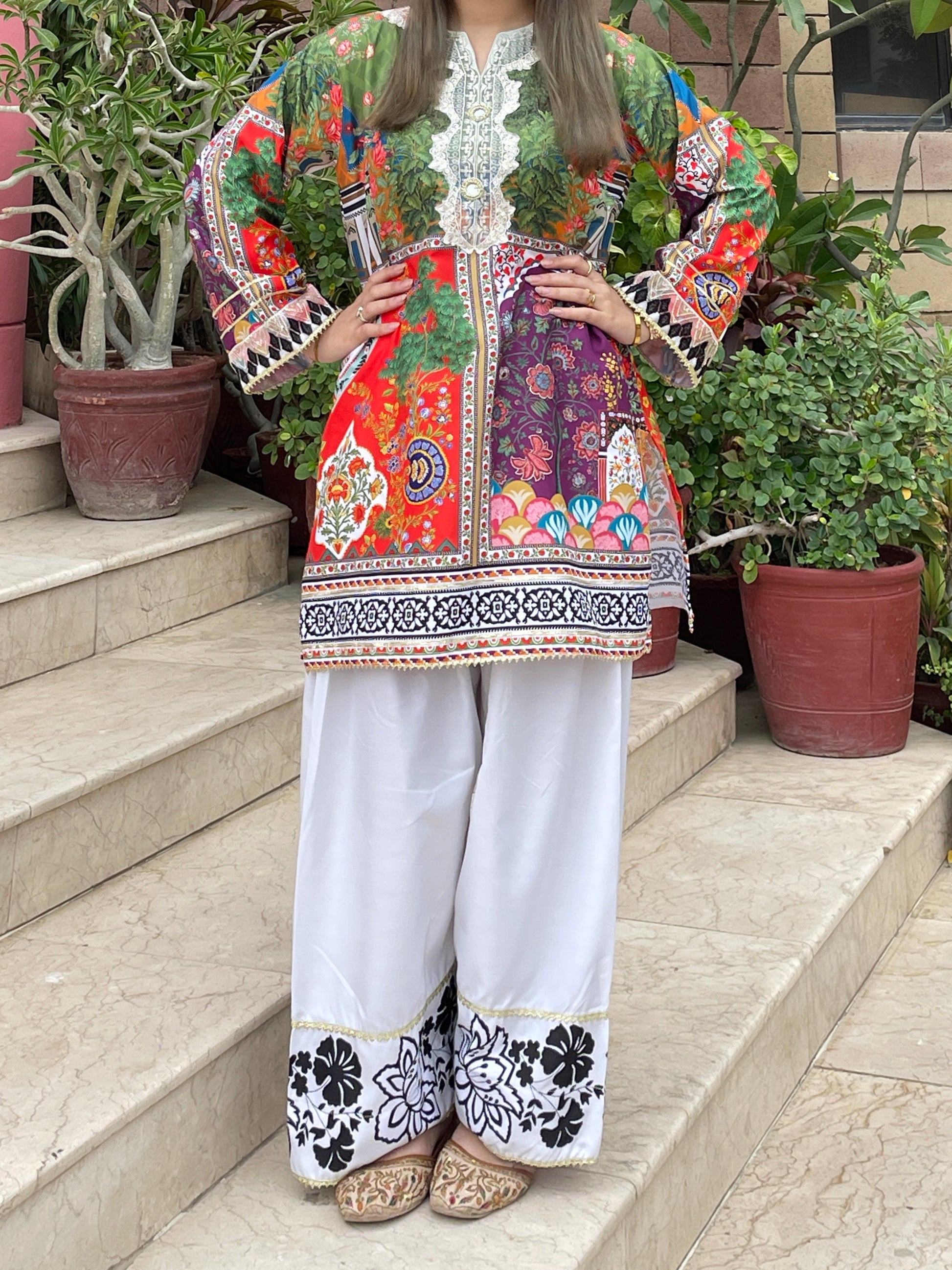 Embroidered statement sleeves detail on viscose lawn kurta, women's 2 piece
