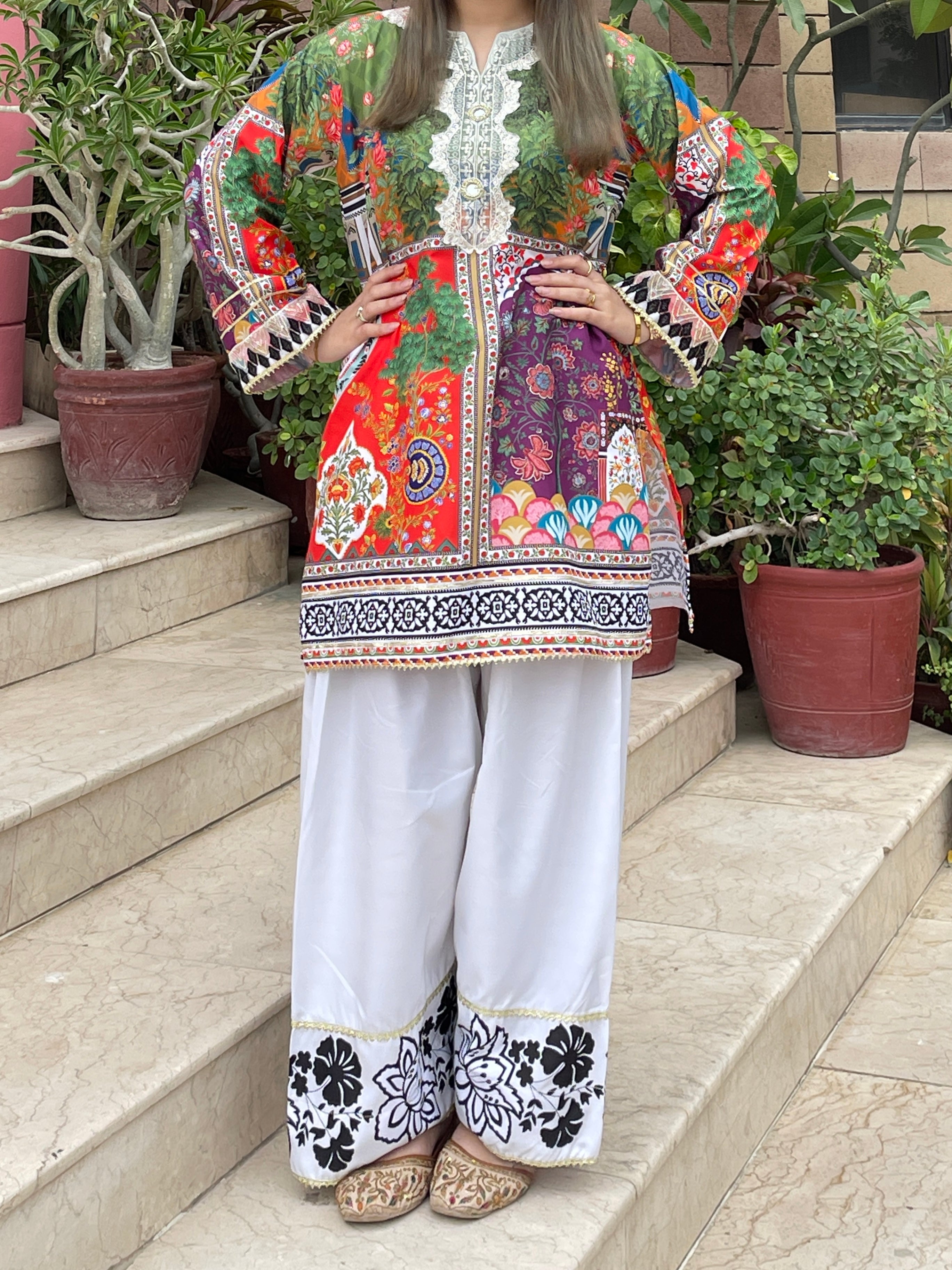 Embroidered statement sleeves detail on viscose lawn kurta, women's 2 piece