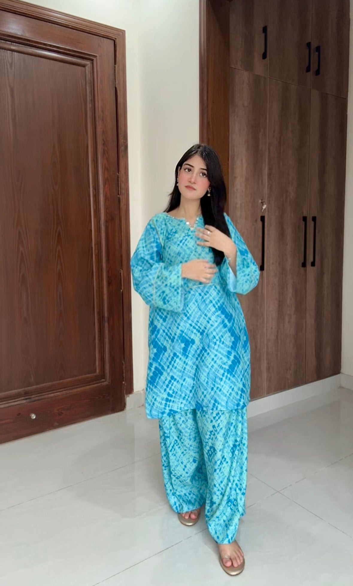 Teal bandhani kurta set side pose — women's ethnic wear Pakistan