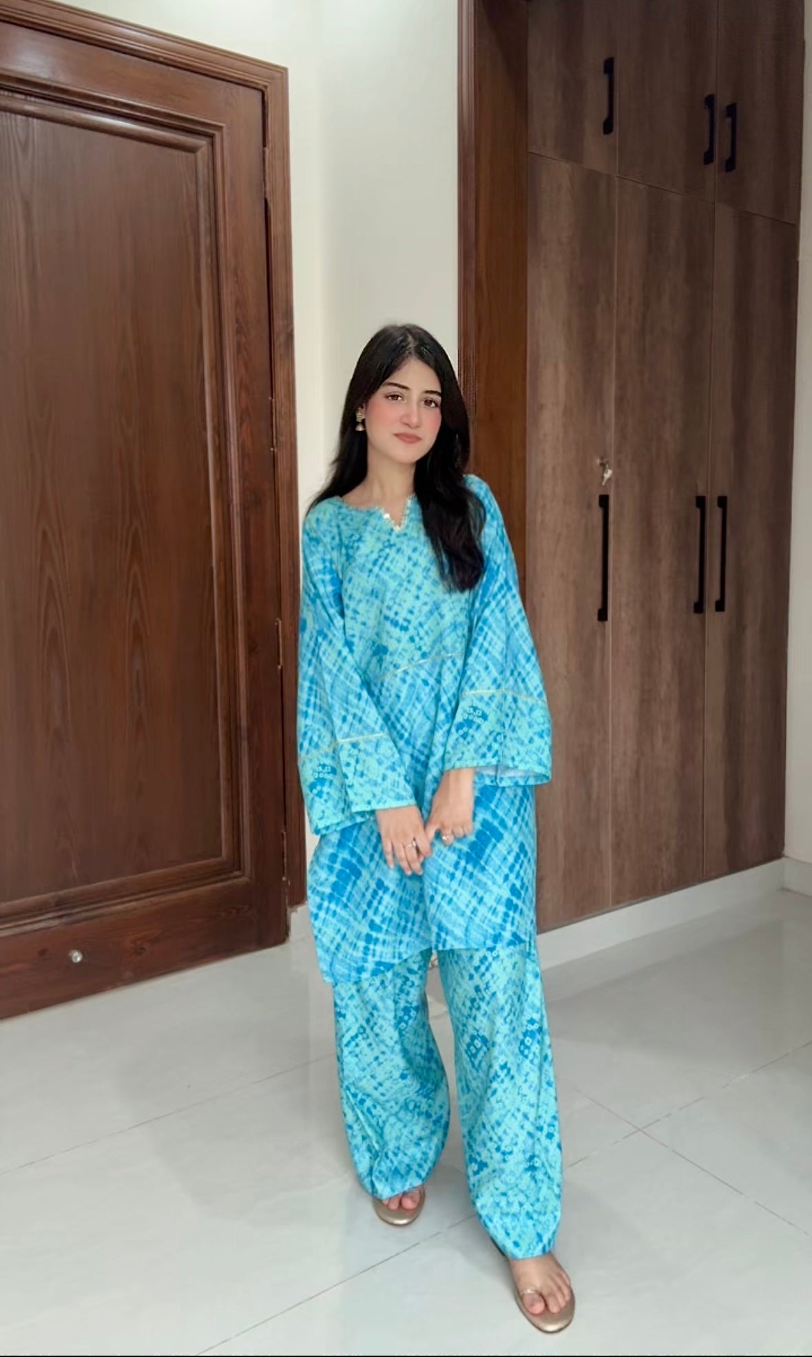 3/4 bell sleeve detail on teal bandhani print kurta, women's 2 piece